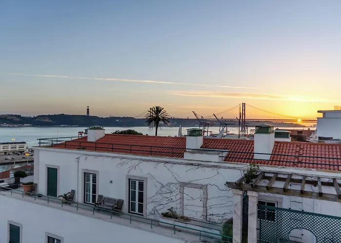 Hotel The Emerald House - Curio Collection By Hilton Lissabon