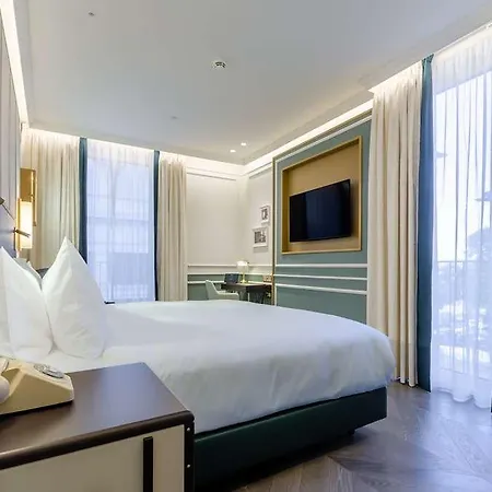 The Emerald House - Curio Collection By Hilton Lisboa