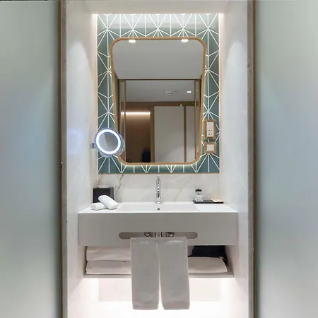 The Emerald House - Curio Collection By Hilton Lisboa