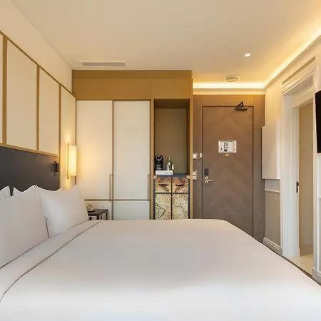 The Emerald House - Curio Collection By Hilton Lisboa
