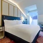 Hotel The Emerald House - Curio Collection By Hilton Lisboa