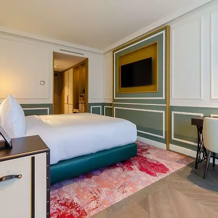 The Emerald House - Curio Collection By Hilton Lizbona