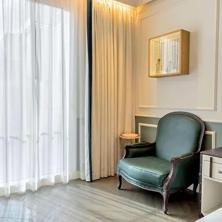 Отель The Emerald House - Curio Collection By Hilton