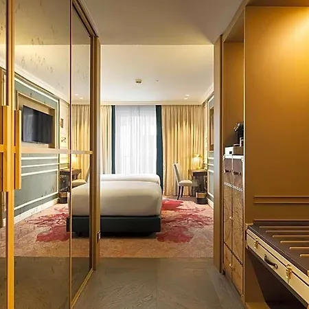 The Emerald House - Curio Collection By Hilton 리스본