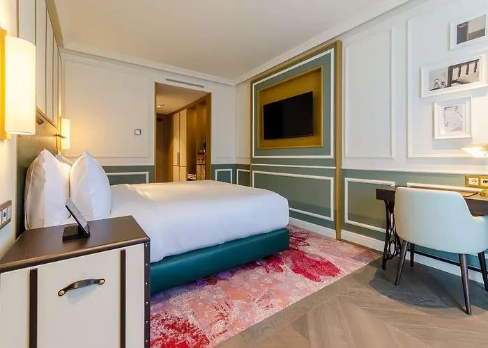 The Emerald House - Curio Collection By Hilton Lisboa