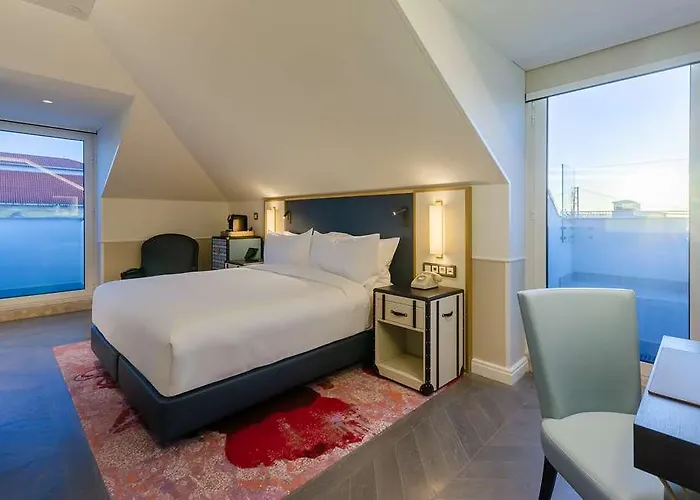 The Emerald House - Curio Collection By Hilton Lisboa