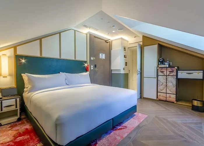 The Emerald House - Curio Collection By Hilton Lisboa