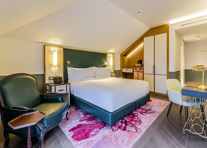 The Emerald House - Curio Collection By Hilton