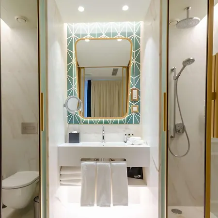 מלון The Emerald House - Curio Collection By Hilton 4*