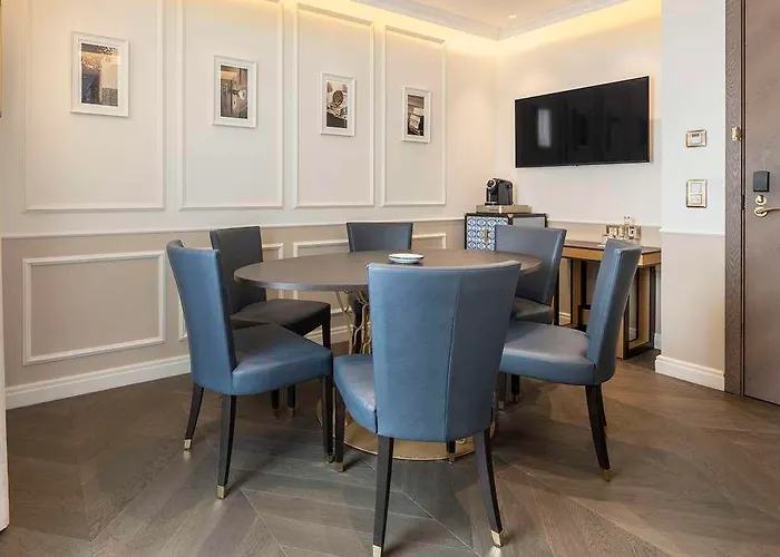 Hotel The Emerald House - Curio Collection By Hilton Lisboa